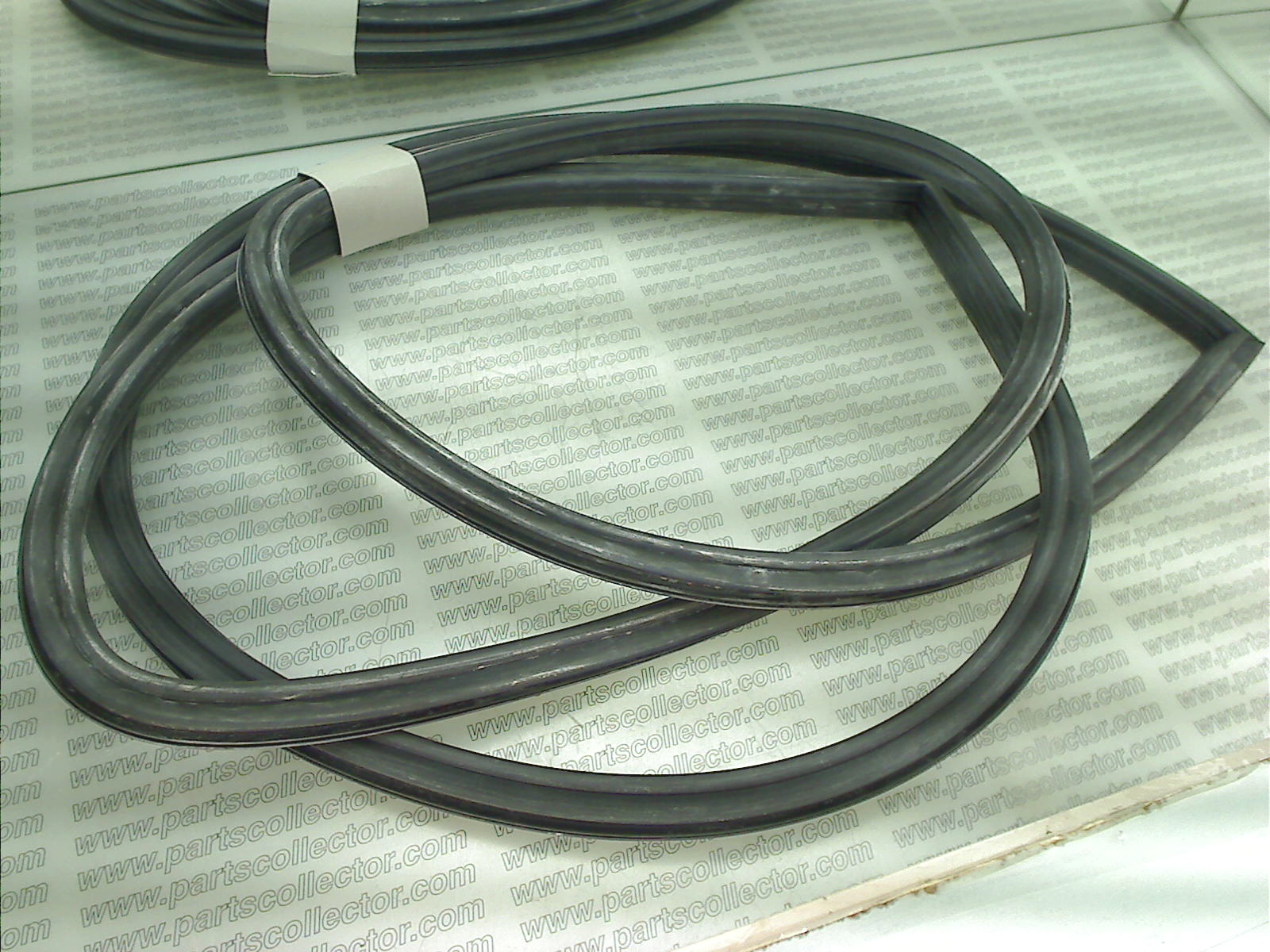 WINDSHIELD RUBBER SEAL